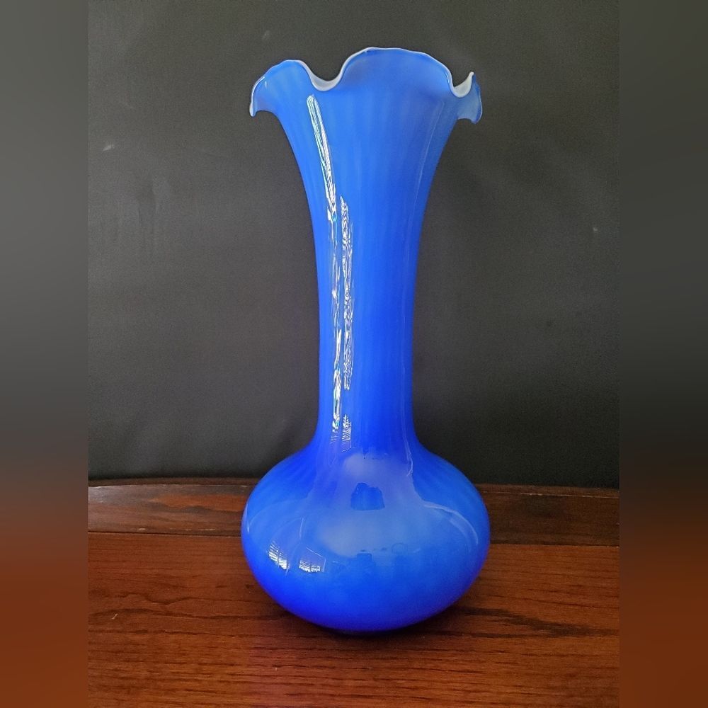 Vintage Lavorazione Arte Italian Murano Blue Blown Ruffled Top Vase